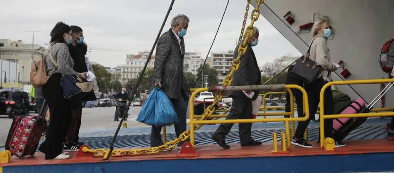 Πως εξελίσσεται η κίνηση στα λιμάνια της Αττικής; - Πόσα πλοία κι επιβάτες αναχώρησαν για τα νησιά;